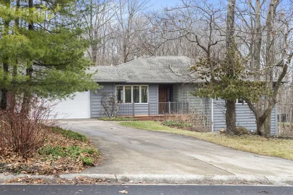 668 Slalom Lane, Valparaiso, IN 46383