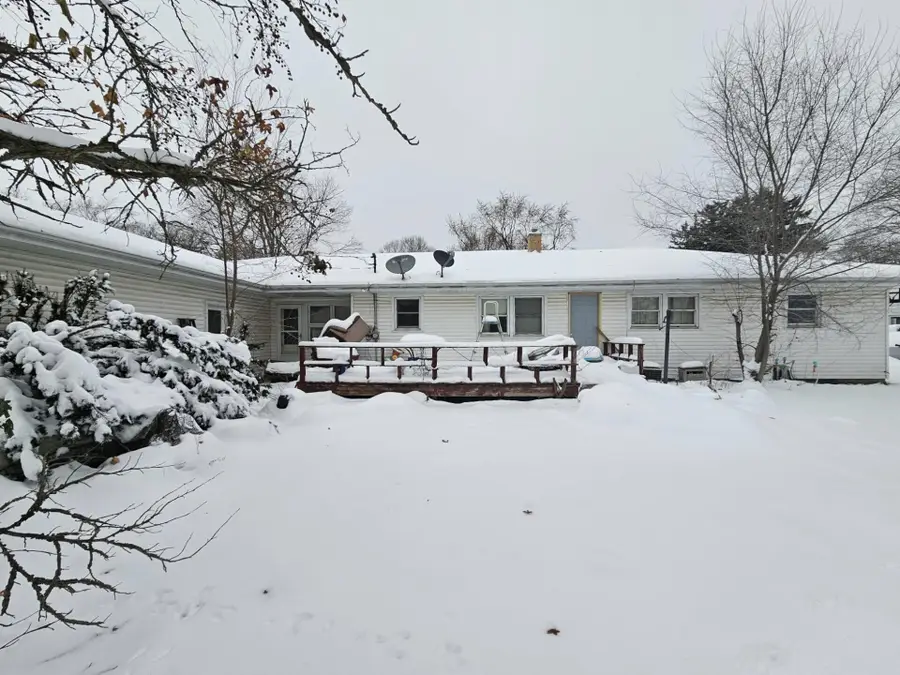 826 S Mayflower Road, La Porte, IN 46350 - Image #2