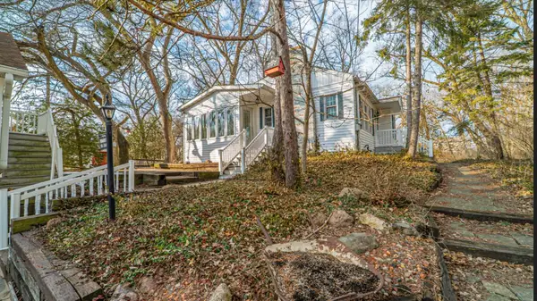 18 Diana Road, Ogden Dunes, IN 46368