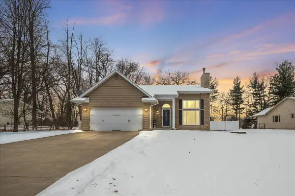 2131 E 9th Place, Hobart, IN 46342