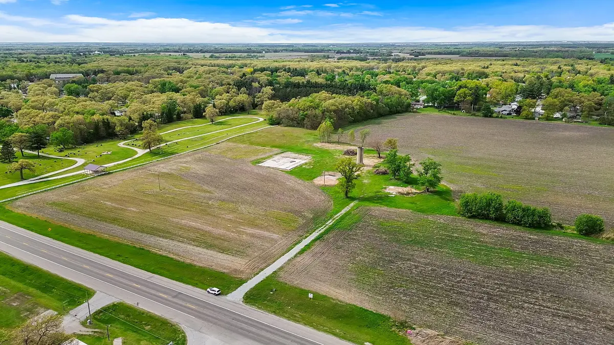 4898 E St Rd 10, Demotte, IN 46310 - #1