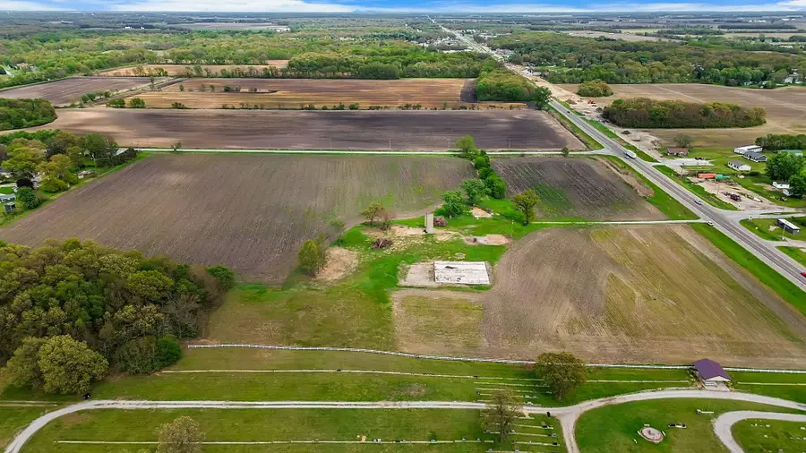 4898 E St Rd 10, Demotte, IN 46310 - #2