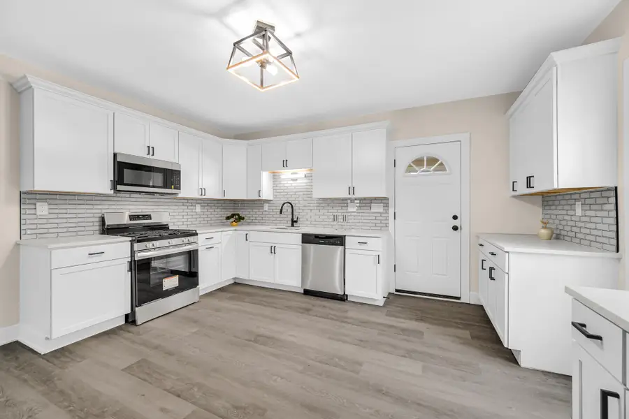 806 Lawrence Street, La Porte, IN 46350 - #3