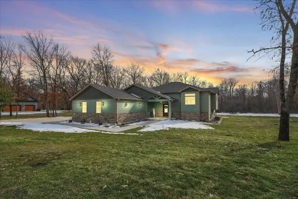 8183 Old Oak Drive, DeMotte, IN 46310