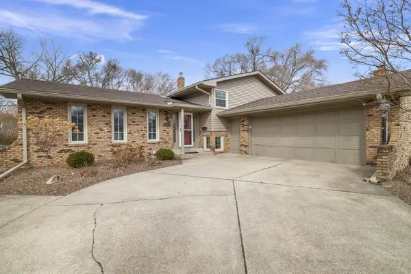 9000 Chestnut Lane, Munster, IN 46321