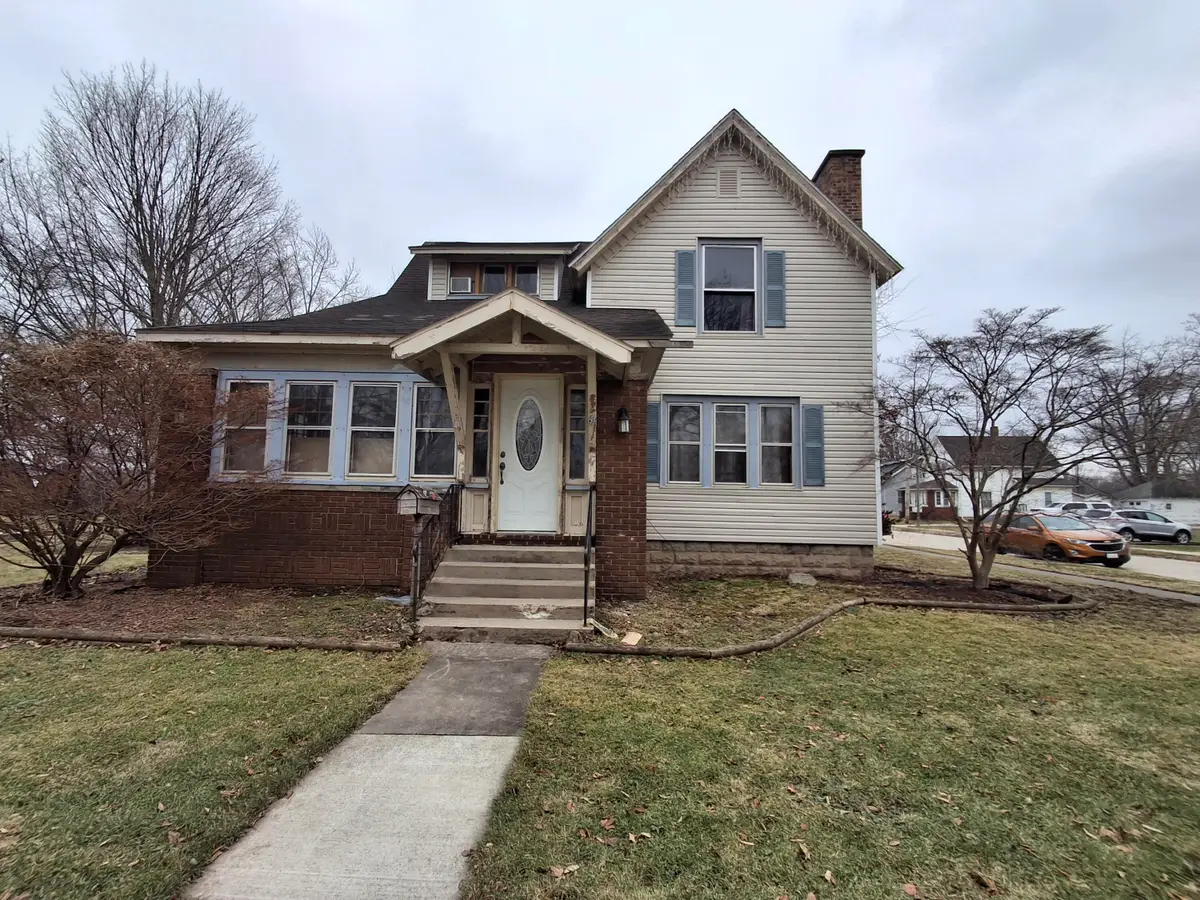 555 W Market Street, Nappanee, IN 46550 - #1