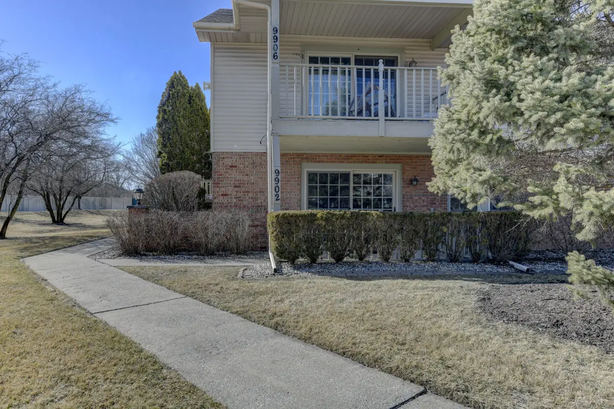 9902 Parkway Drive, Highland, IN 46322 - #1