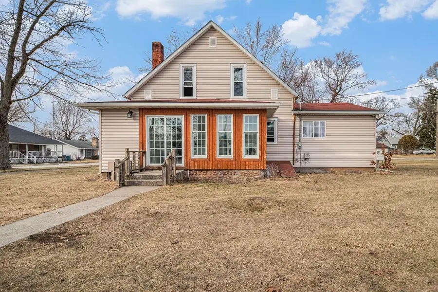 156 W St Louis Street, Knox, IN 46534 - #2