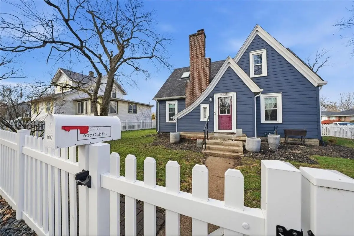 607 Oak Street, Valparaiso, IN 46383 - #1