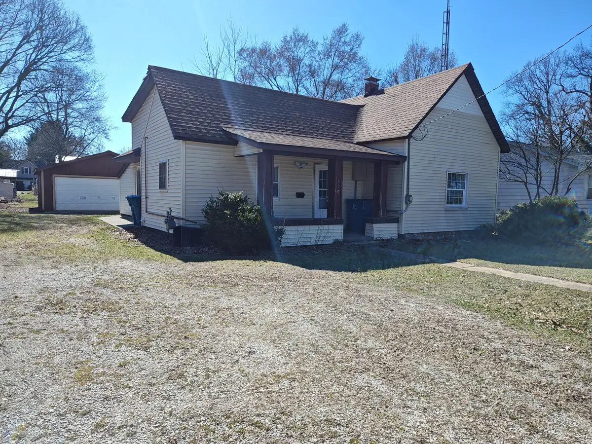 810 E Washington Street, Knox, IN 46534 - #1