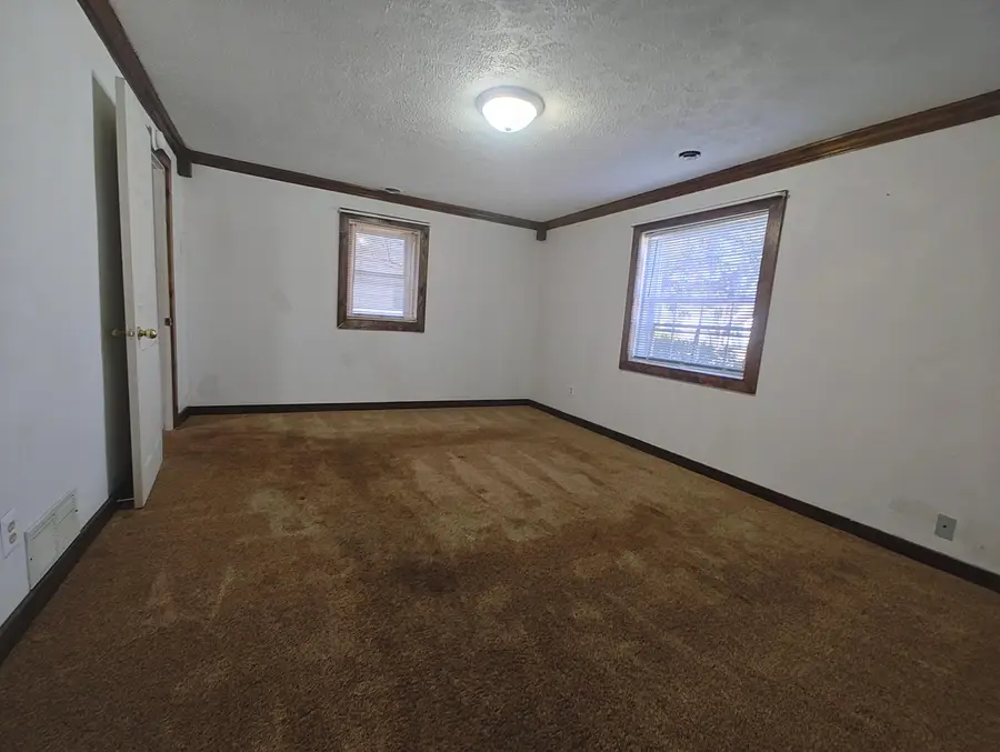 810 E Washington Street, Knox, IN 46534 - #2