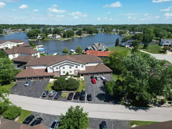 5065 Spinnaker Lane #E, Crown Point, IN 46307