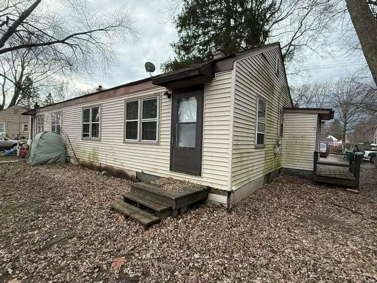 809 Kingsporte Avenue, La Porte, IN 46350 - #2