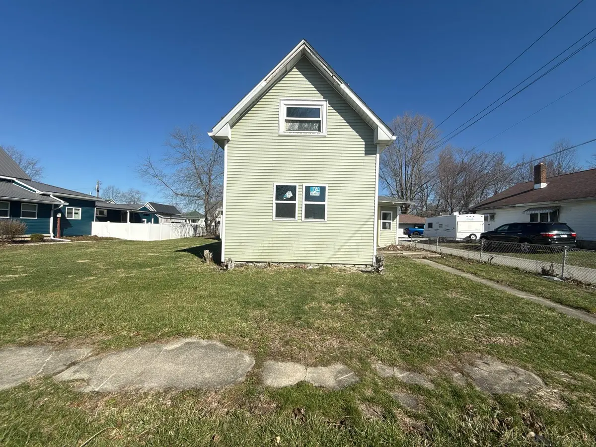 1322 S E Street, Elwood, IN 46036 - #1