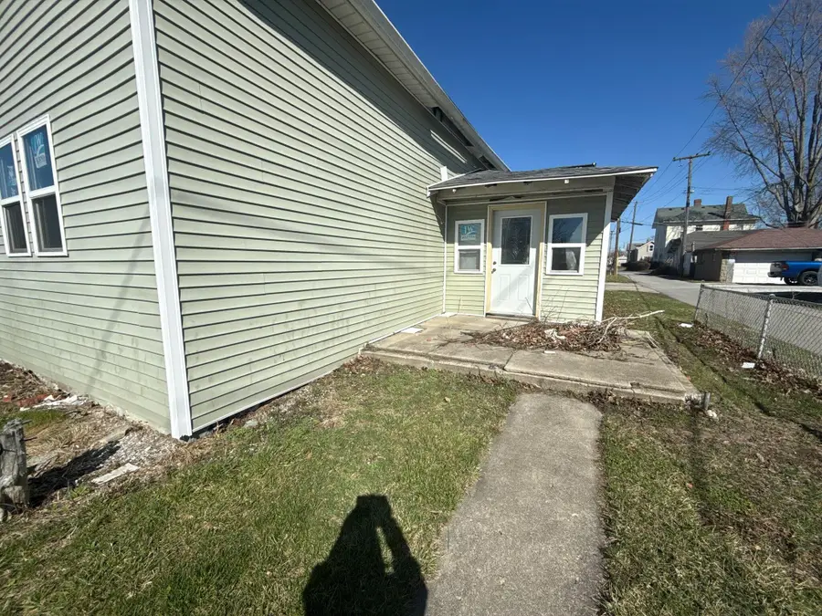 1322 S E Street, Elwood, IN 46036 - #2