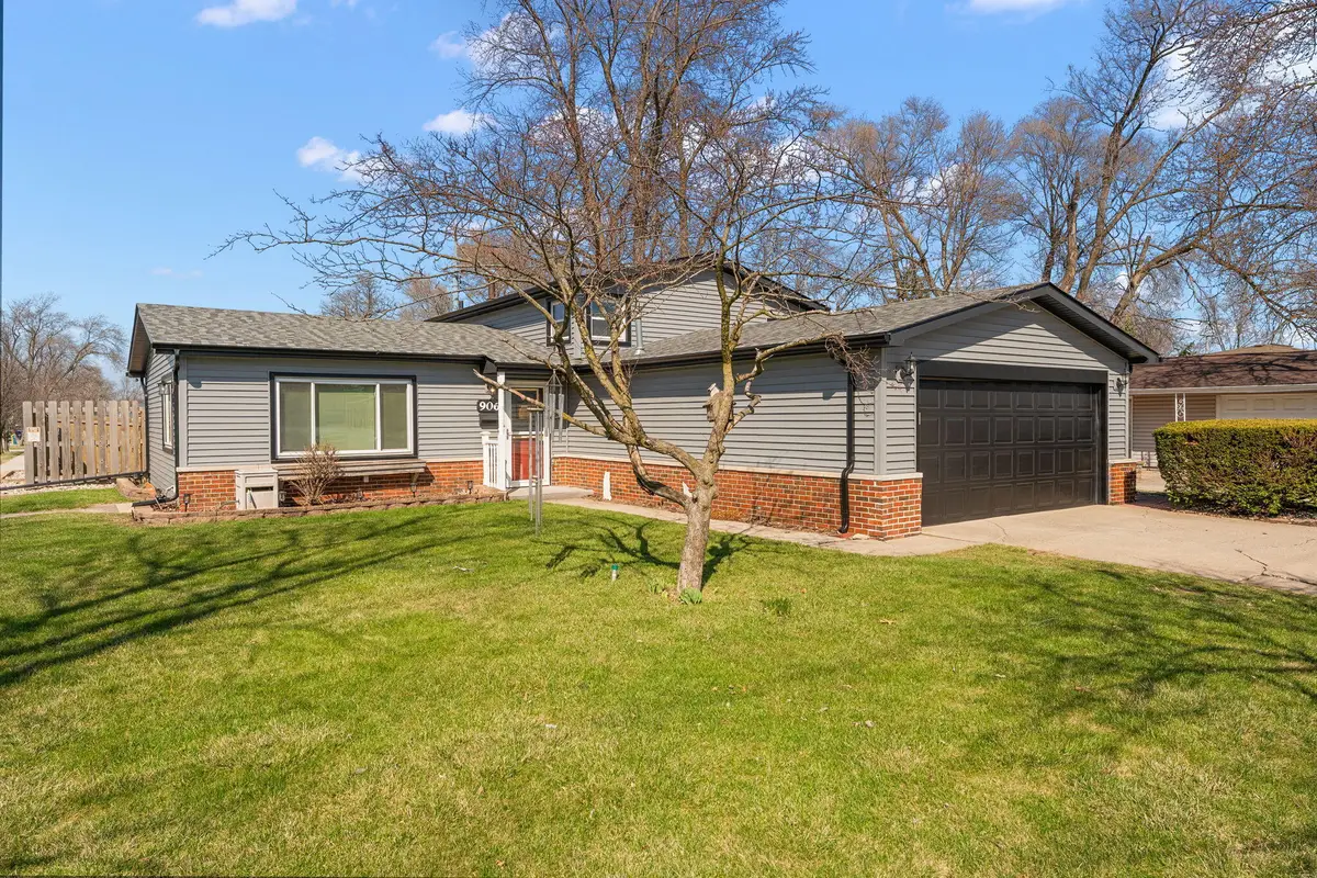 906 E Glen Park Avenue, Griffith, IN 46319 - #1