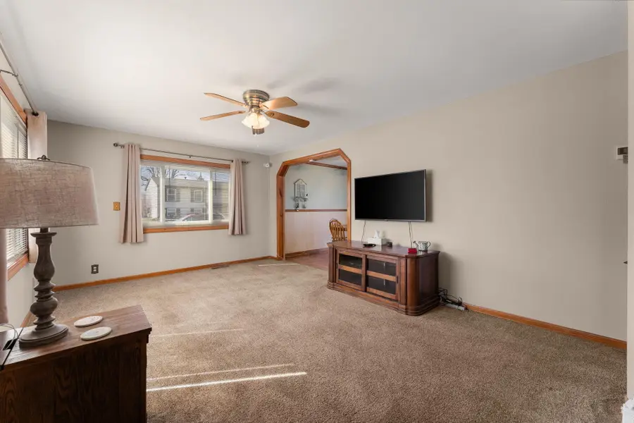 906 E Glen Park Avenue, Griffith, IN 46319 - #2