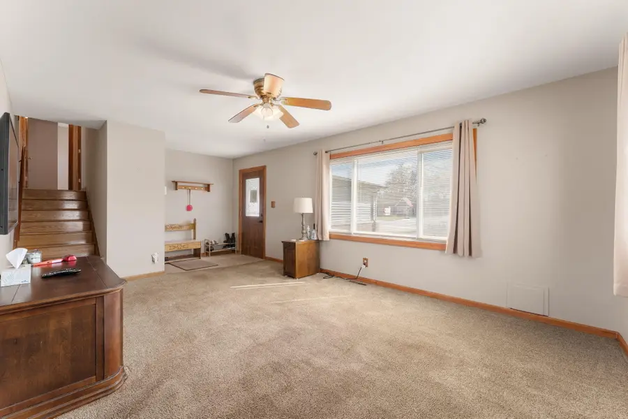 906 E Glen Park Avenue, Griffith, IN 46319 - #3