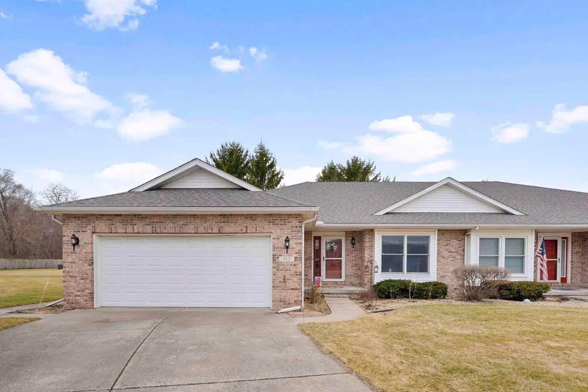 712 Dogwood Court Sw, Demotte, IN 46310 - #1