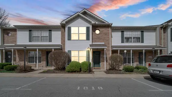 1818 Golden Oak Court, Crown Point, IN 46307