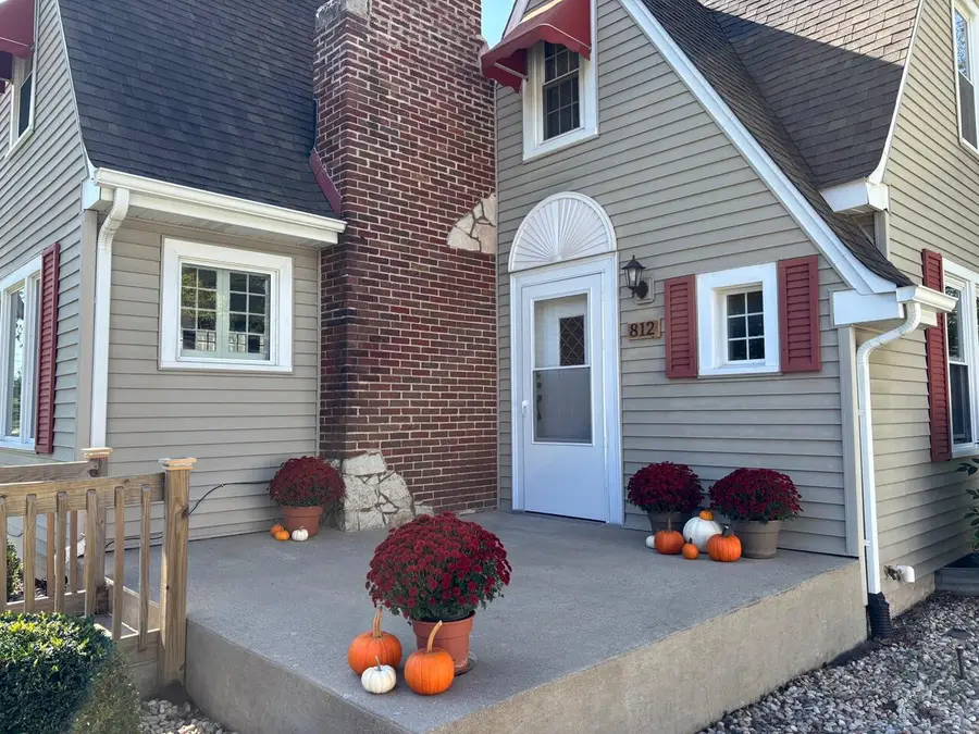 812 S Lake Park Avenue, Hobart, IN 46342 - #2