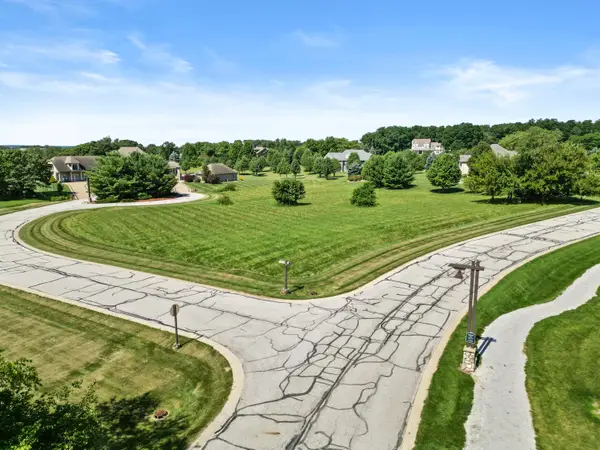 2960 Spring Rain Court, Valparaiso, IN 46385