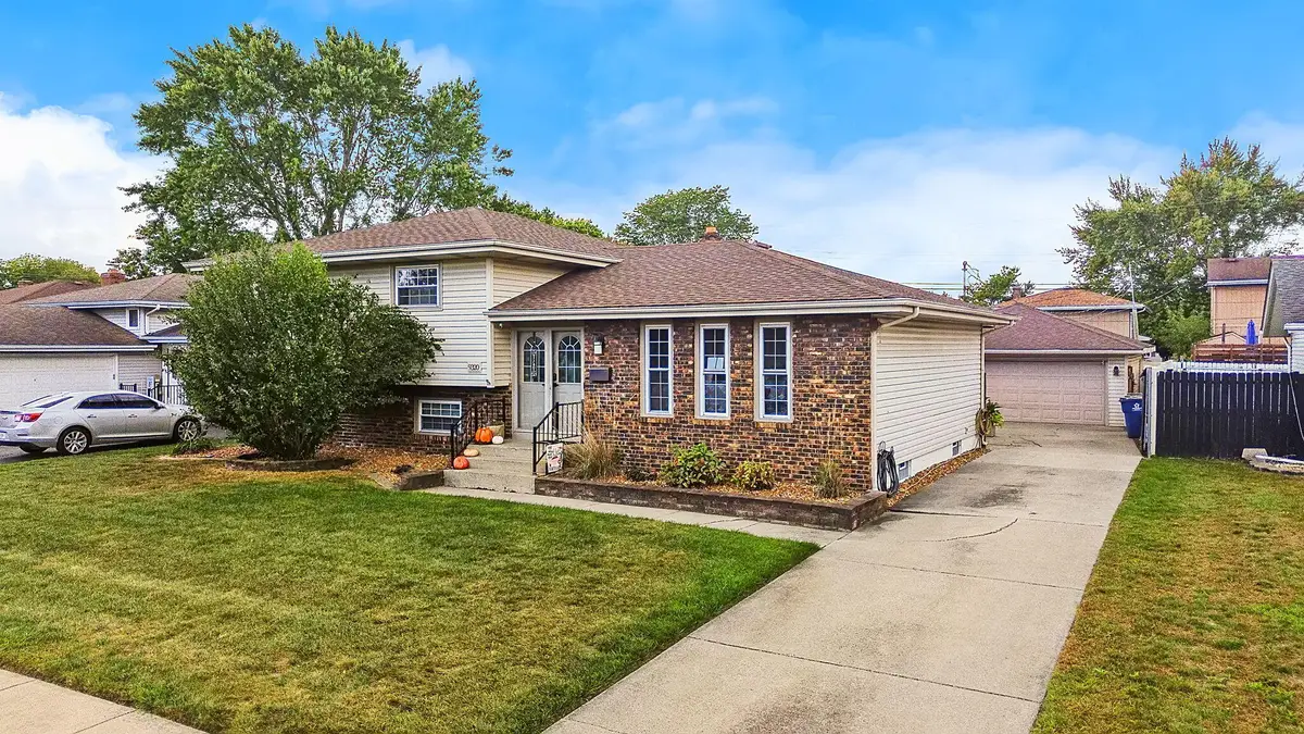 9320 Parkway Drive, Highland, IN 46322 - #1
