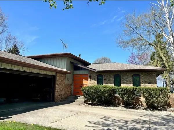 1752 Greenview Street, Valparaiso, IN 46383