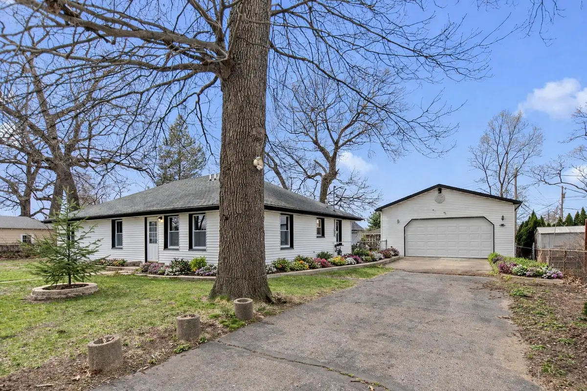 208 E Avenue A, Griffith, IN 46319 - #1
