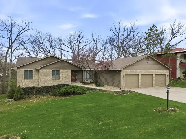 438 Scarborough Road, Valparaiso, IN 46385