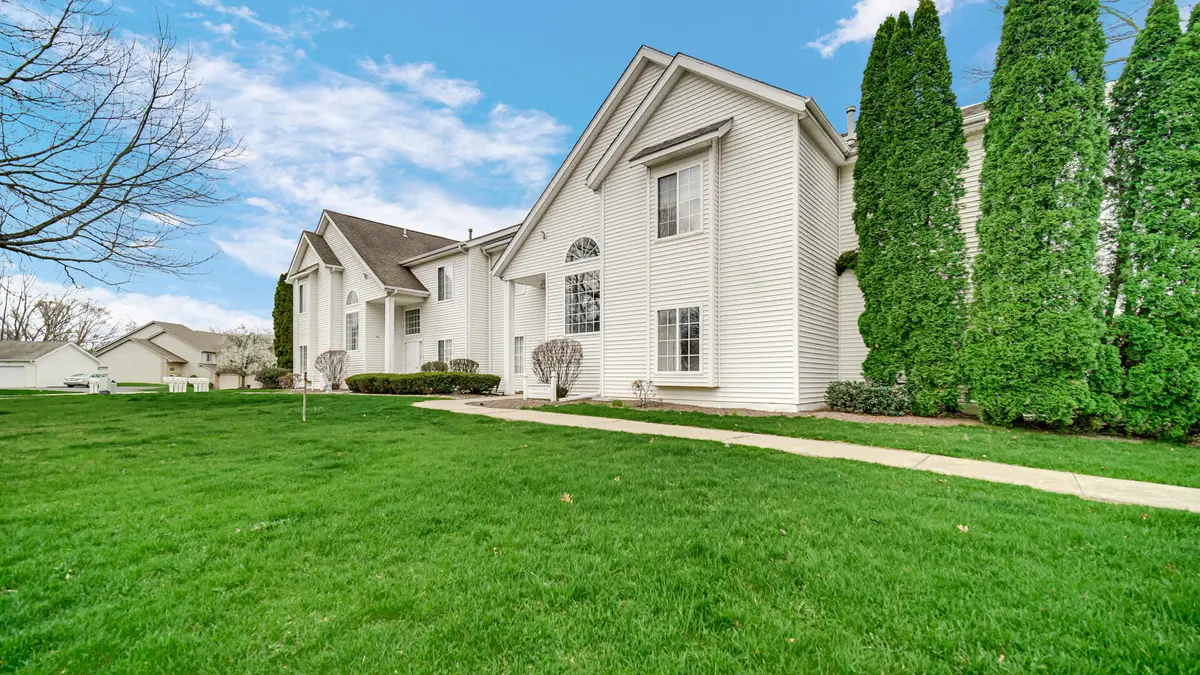 3001 Columbine Circle #F, Valparaiso, IN 46383 - #1