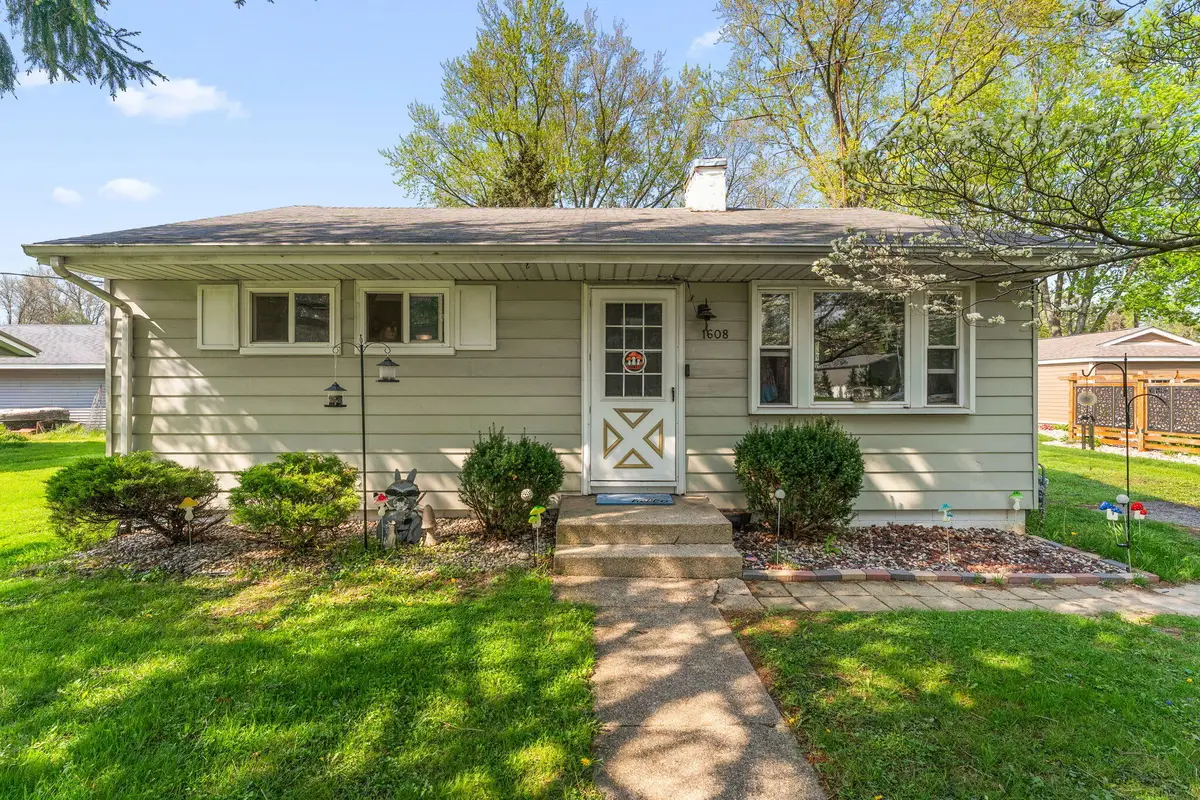 1608 W Porter Avenue, Chesterton, IN 46304 - #1