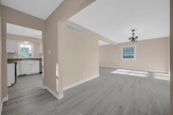 1602 Carriage Drive, Valparaiso, IN 46383