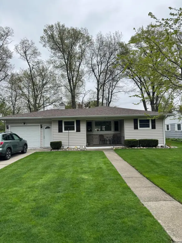 35 Cleveland Terrace, Hobart, IN 46342