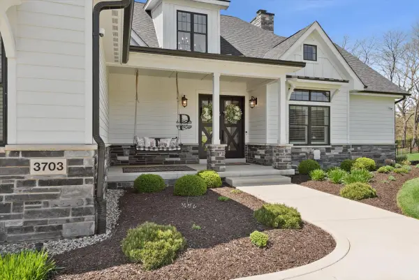 3703 Elio Way, Valparaiso, IN 46385