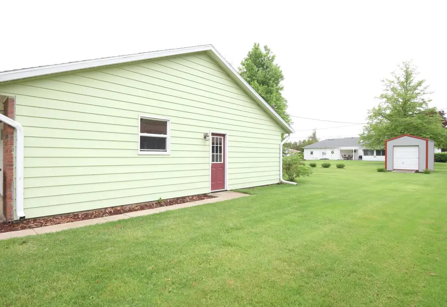910 E Stewart Drive, Rensselaer, IN 47978 - #3