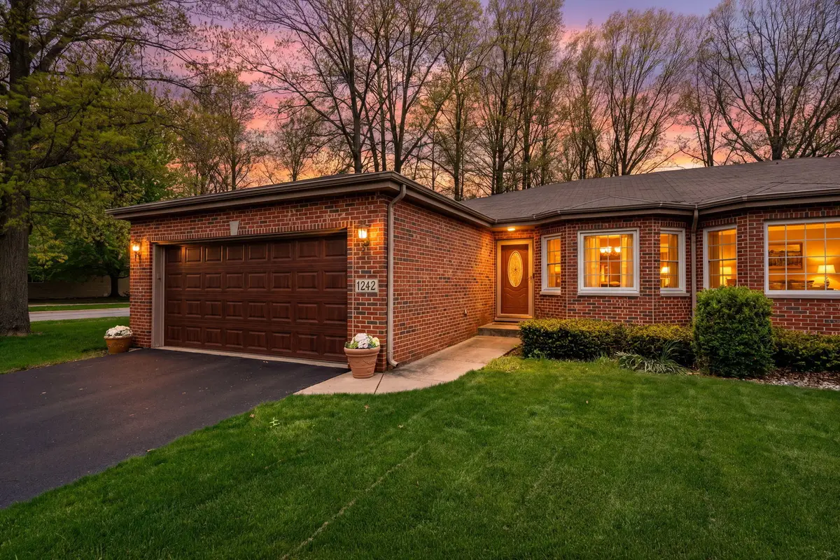 1242 Griffin Lake Avenue, Chesterton, IN 46304 - #1