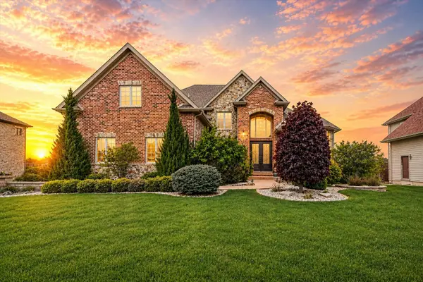 8858 Doubletree Drive S, Crown Point, IN 46307