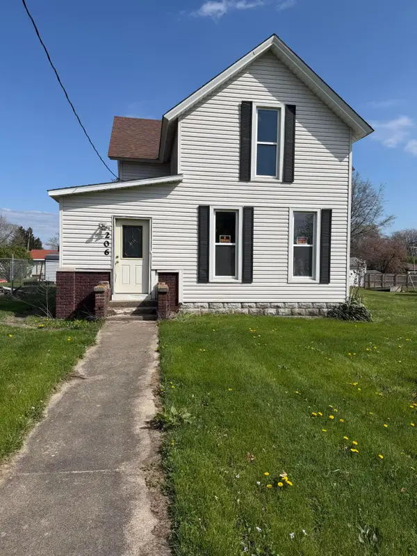 206 E Wayland Street, Goodland, IN 47948