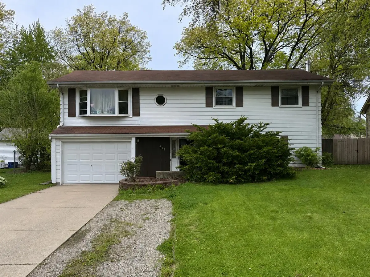 928 W 68th Place, Merrillville, IN 46410 - #1