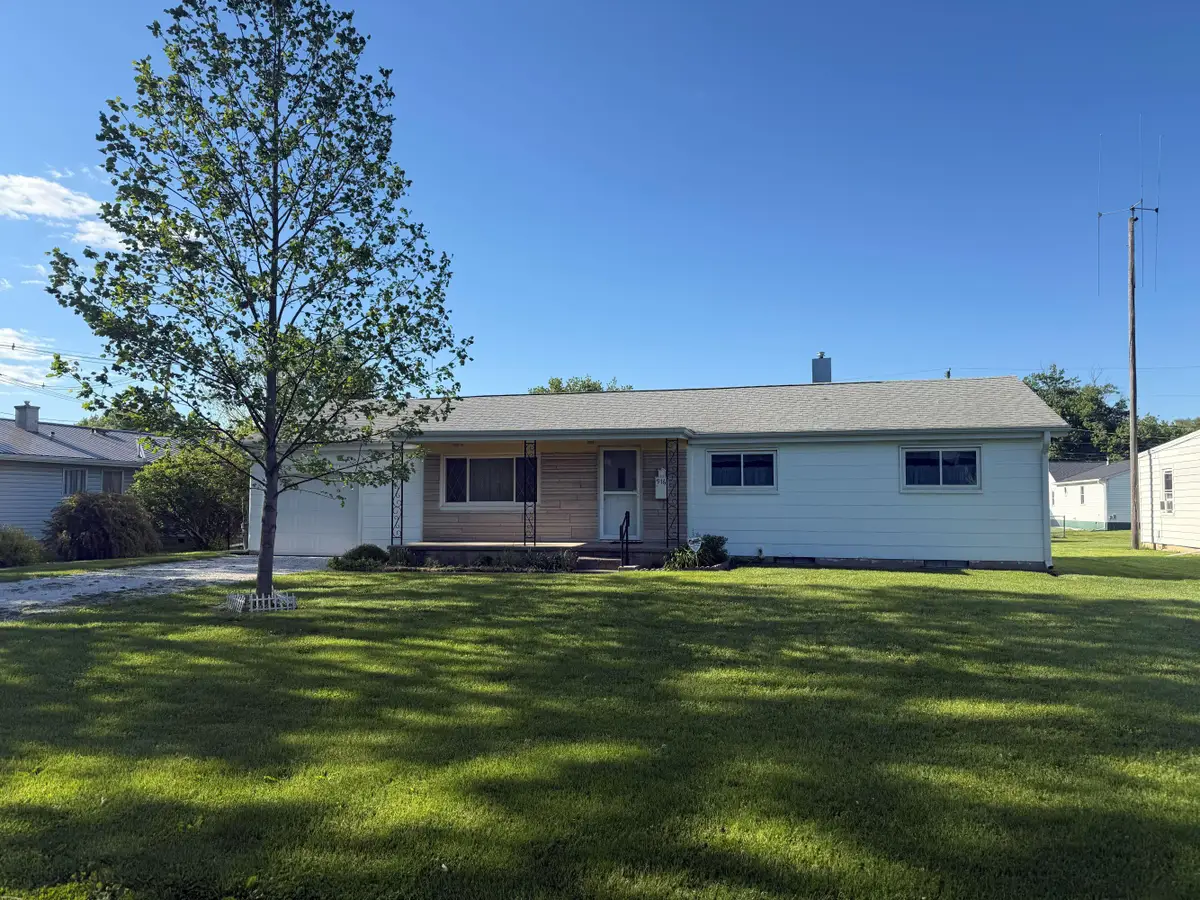 916 W Monnett Street, Rensselaer, IN 47978 - #1