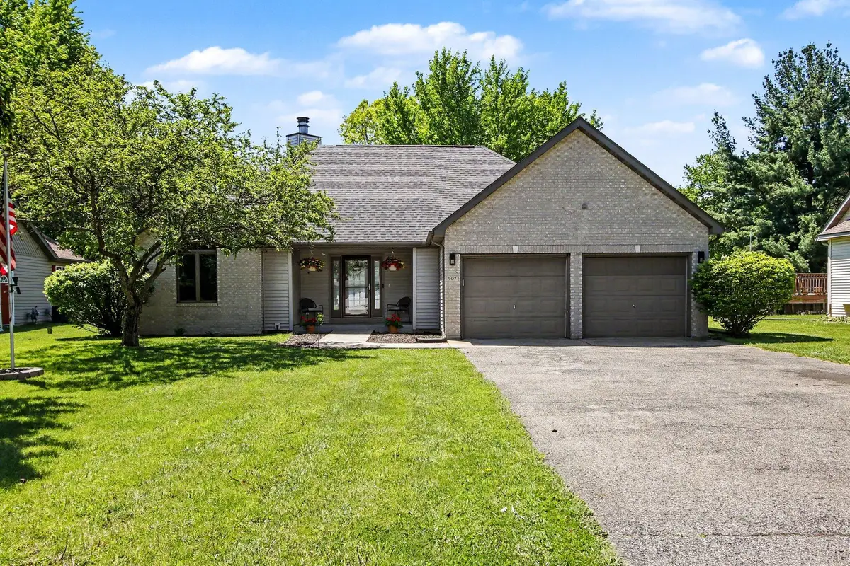 907 E 12th Street, Hobart, IN 46342 - #1