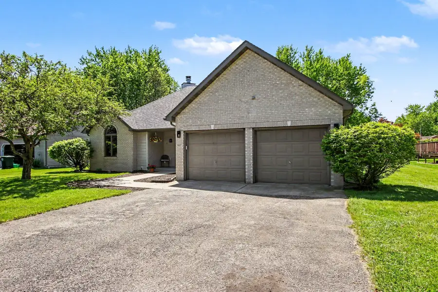 907 E 12th Street, Hobart, IN 46342 - #2