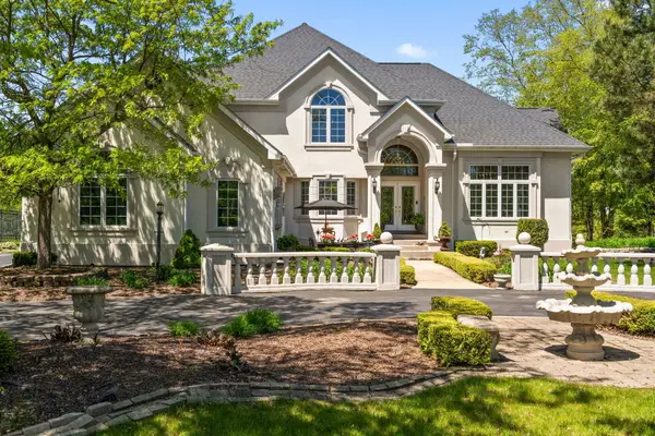 836 Royal Dublin Lane, Dyer, IN 46311