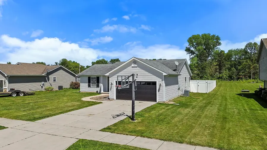 303 Ironwood Street Nw, Demotte, IN 46310 - #2