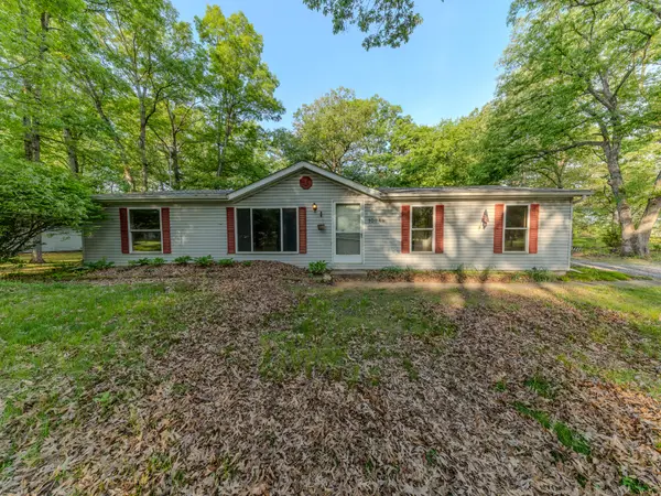 10848 Edgewood Drive, DeMotte, IN 46310