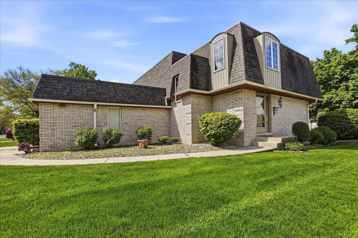 2 Woodhollow Drive, Schererville, IN 46375 - #1