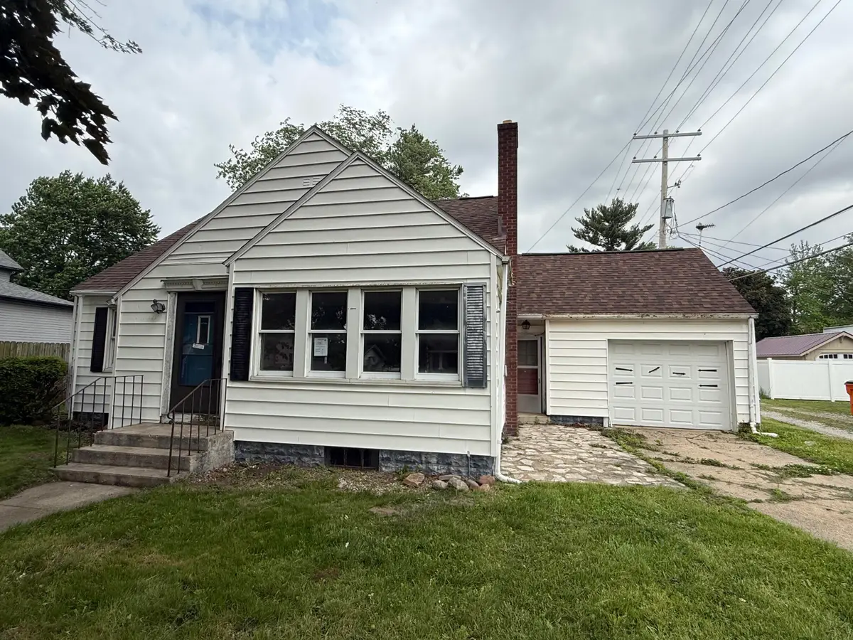 118 W Spring Street, Winamac, IN 46996 - #1
