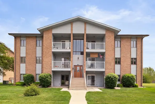 9651 Merrillville Road #204, Crown Point, IN 46307