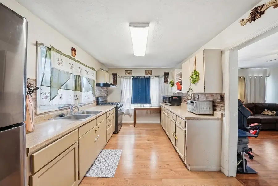 905 W 38th Avenue, Hobart, IN 46342 - #3
